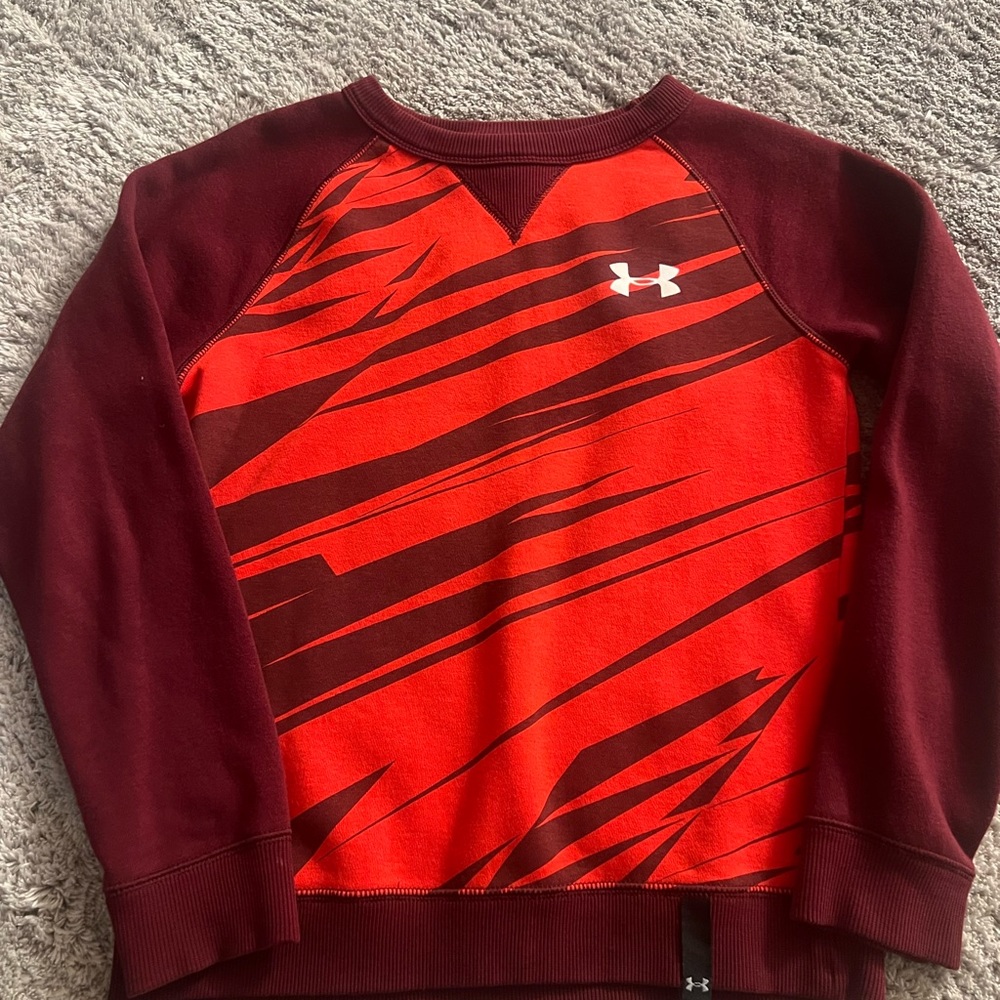 - Under armour sweatshirt